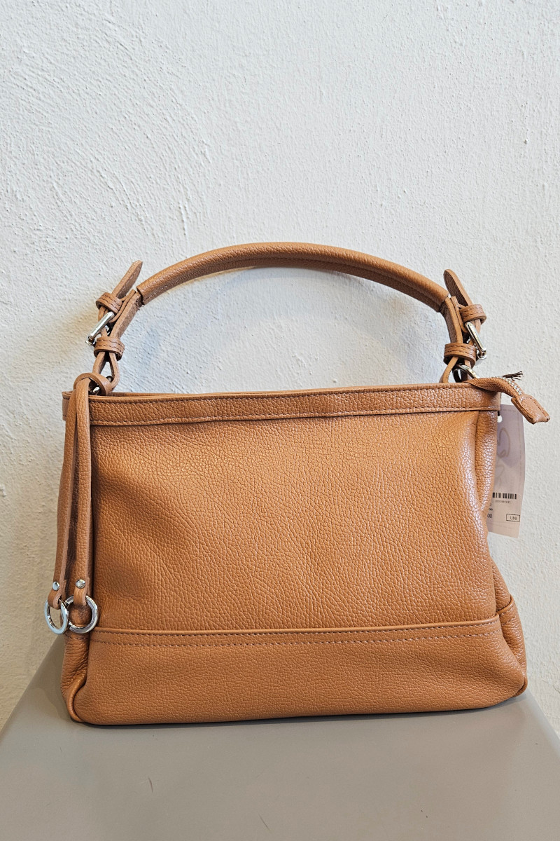 Esten Borsa a spalla