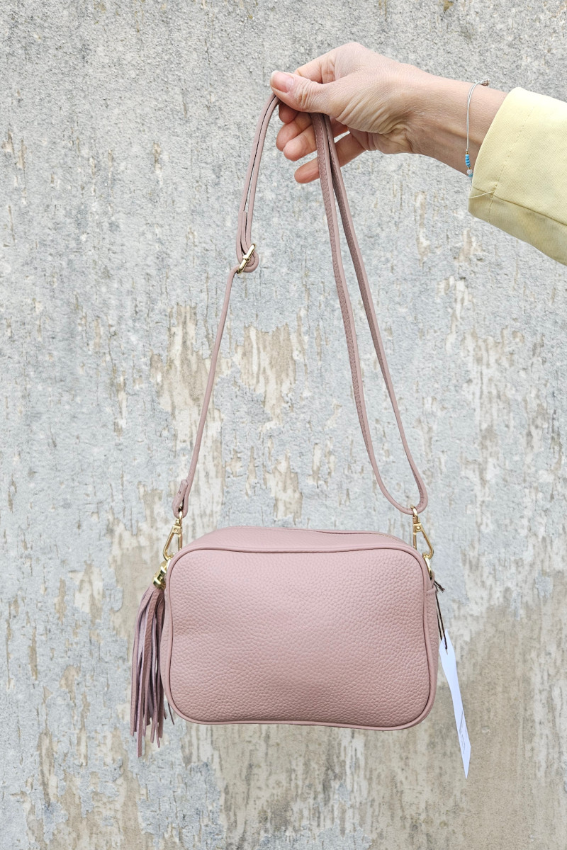 Esten Borsa tracolla